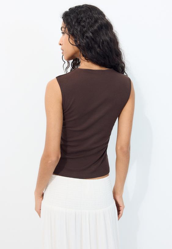 basic sleeveless tshirt