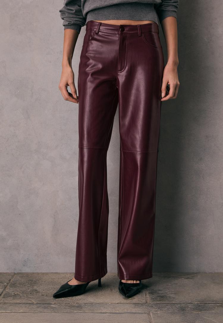 pantalon straight efecto piel textura