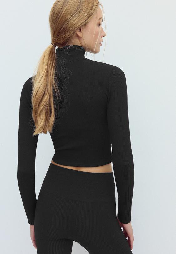 fitted zipup tshirt