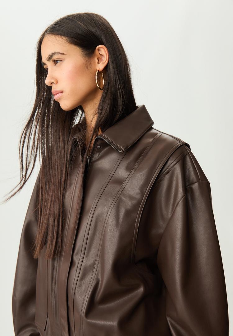 cazadora oversize efecto piel