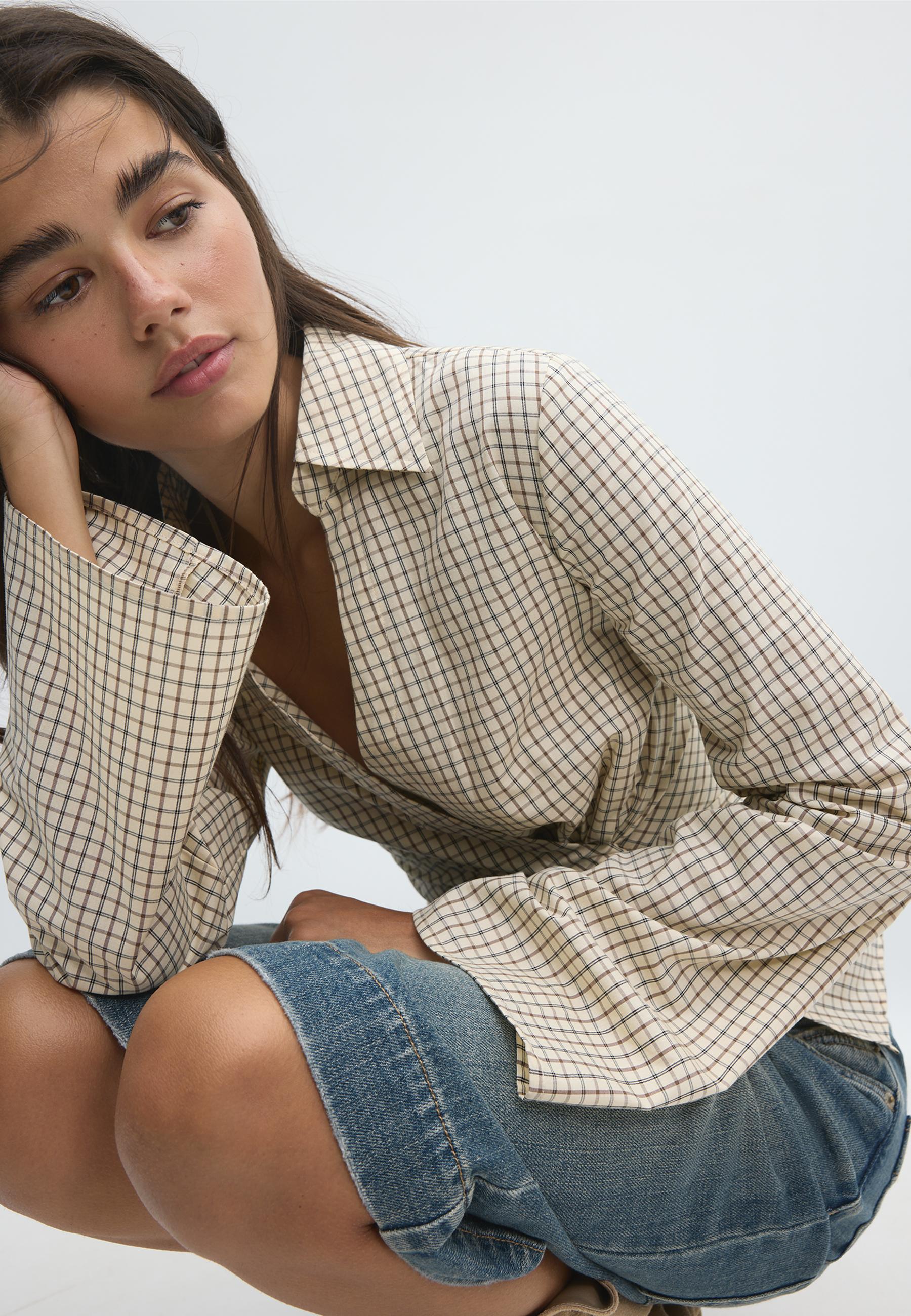 Fitted knot shirt — Vanilla