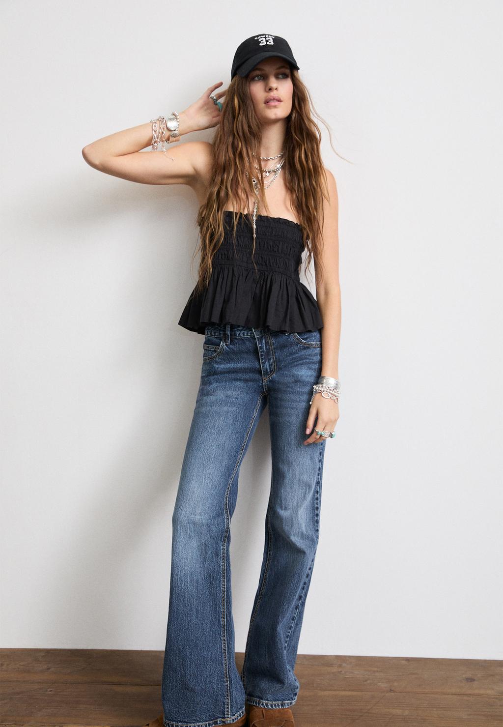 Low-waist flare jeans