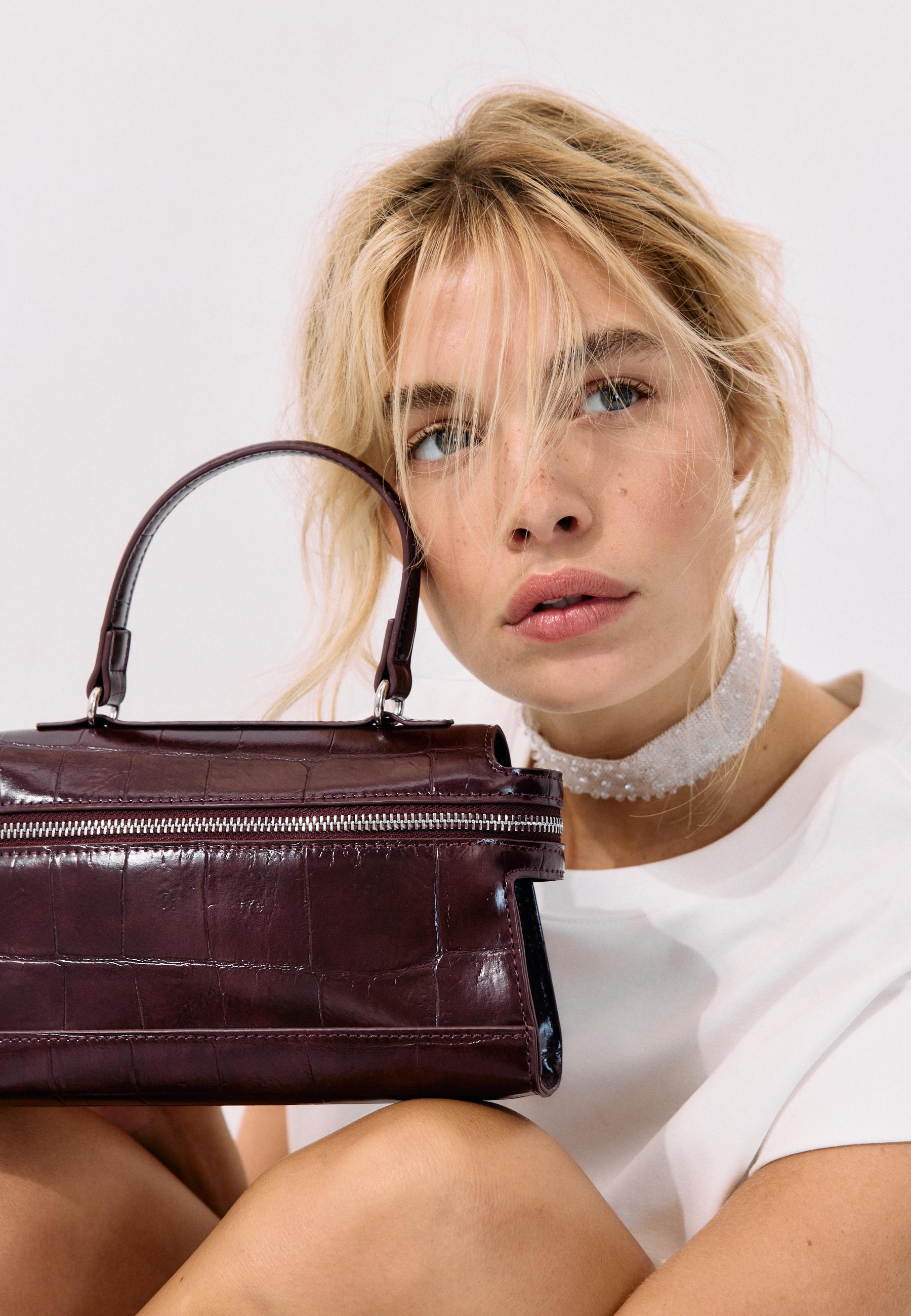 Mini coconut-effect crossbody bag — Burgundy
