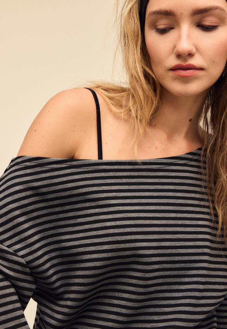 soft touch sweater met blote schouder