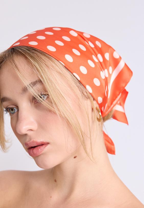 driehoekige sjaal met stippen