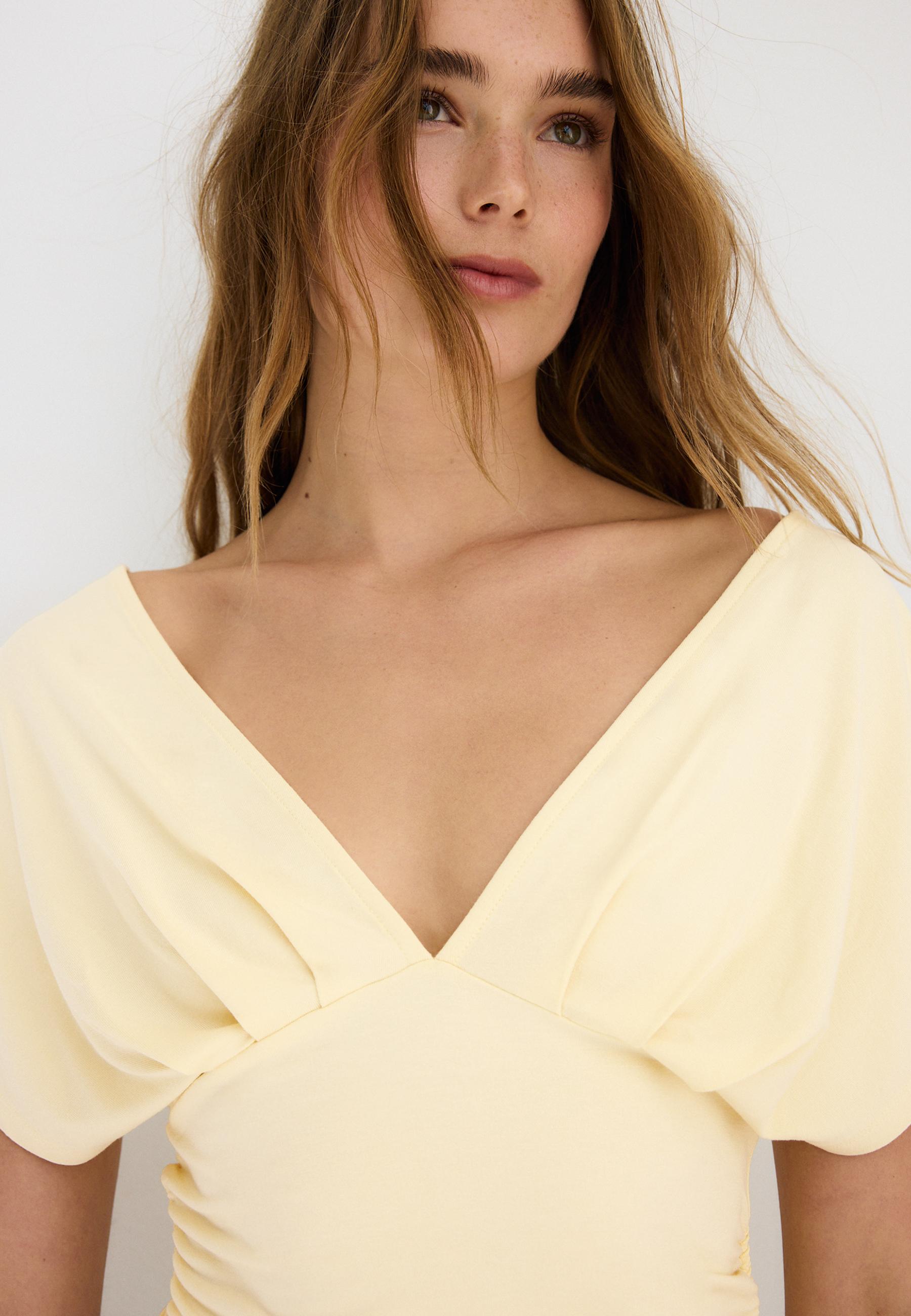 V-neck T-shirt with sash — Pastel yellow