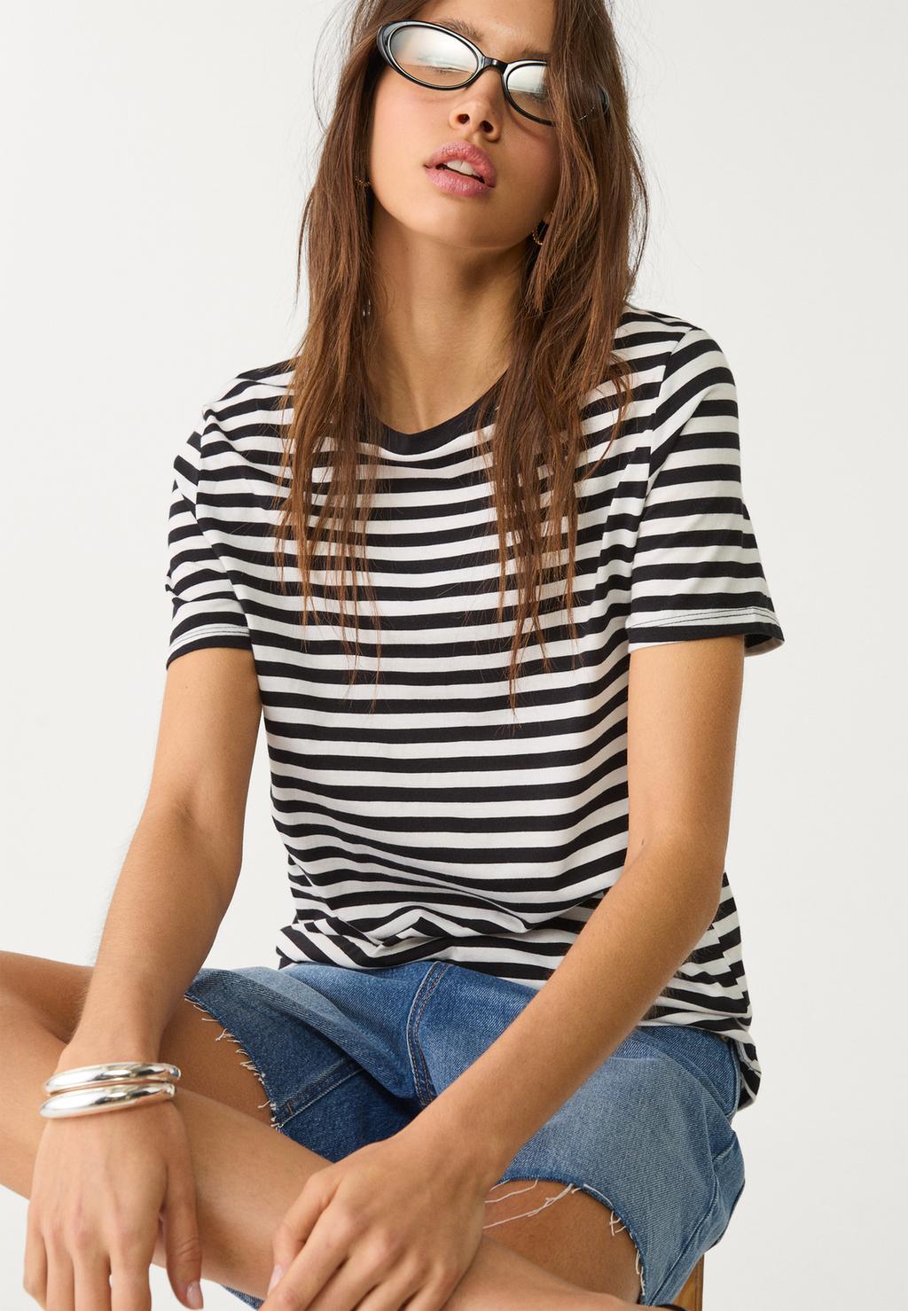 Koszulka basic regular fit w paski z okrągłym dekoltem