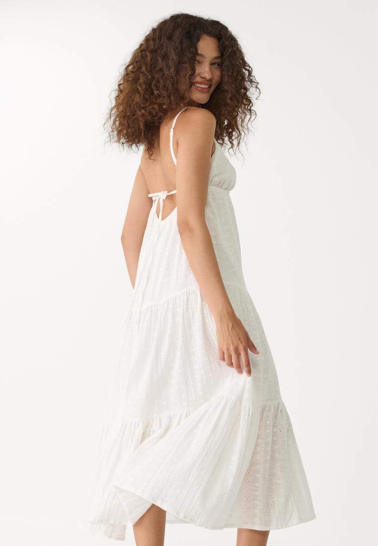 vestido fluido largo bordados