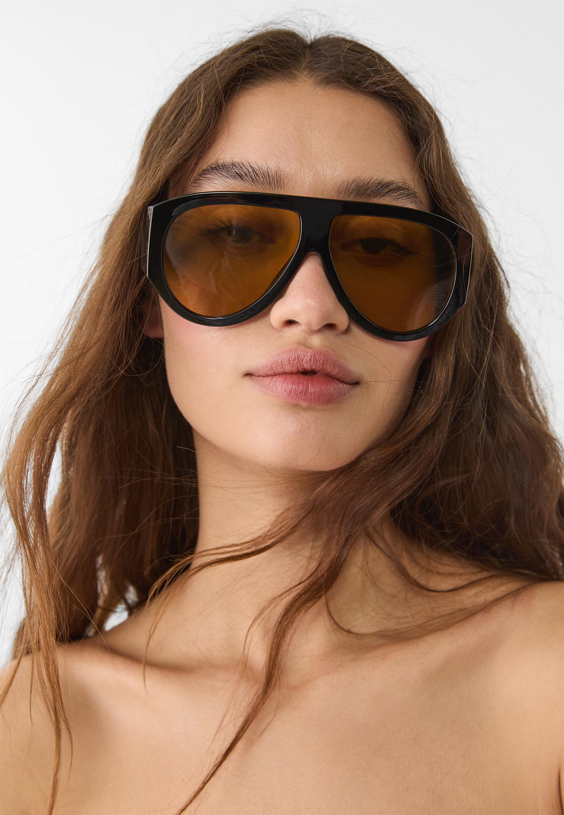 Resin sunglasses — Black