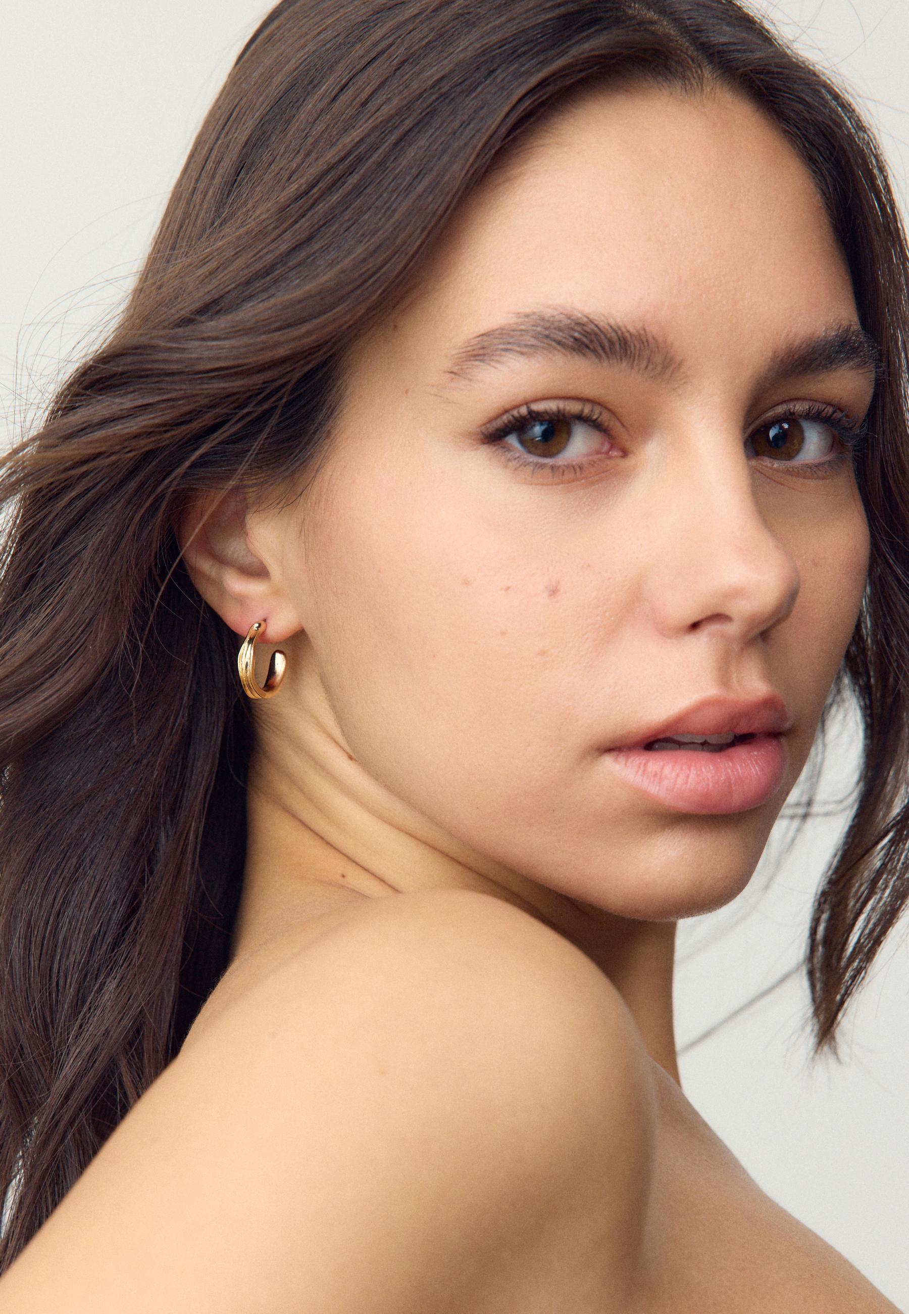 SET OF 9 ENAMELLED FLOWER EARRINGS — Gold