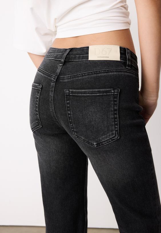 d67-slim-bootcut-jeans