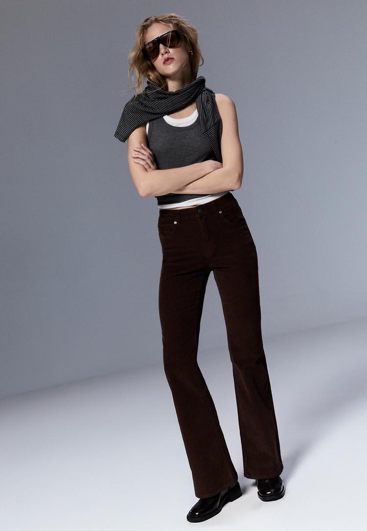 d74 pantalon flare en velours