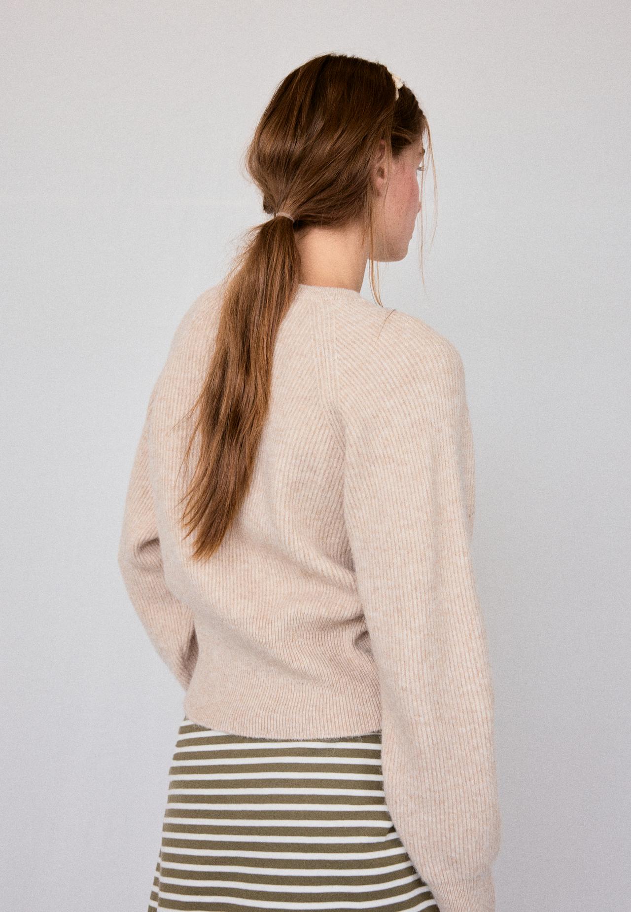 Raglan sleeve knit cardigan — Beige