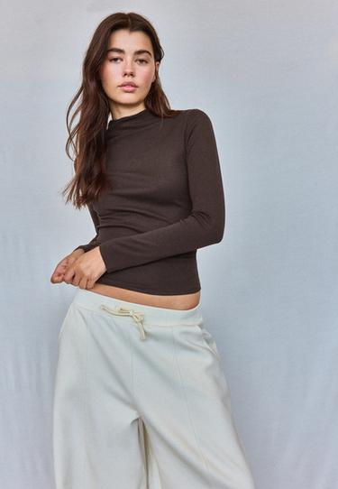 Basic funnel neck T-shirt — Brown 3