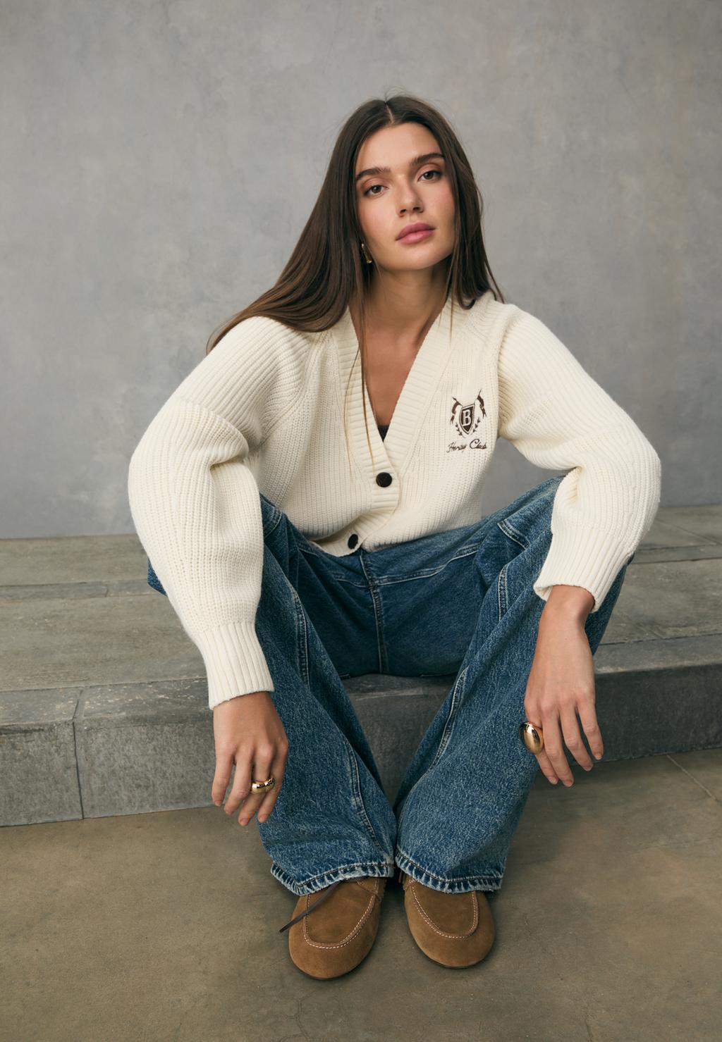Bestickte Strickjacke mit Knopfleiste
