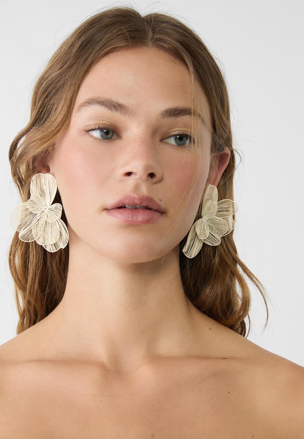 Boucle d’oreille éventail fleur maxi