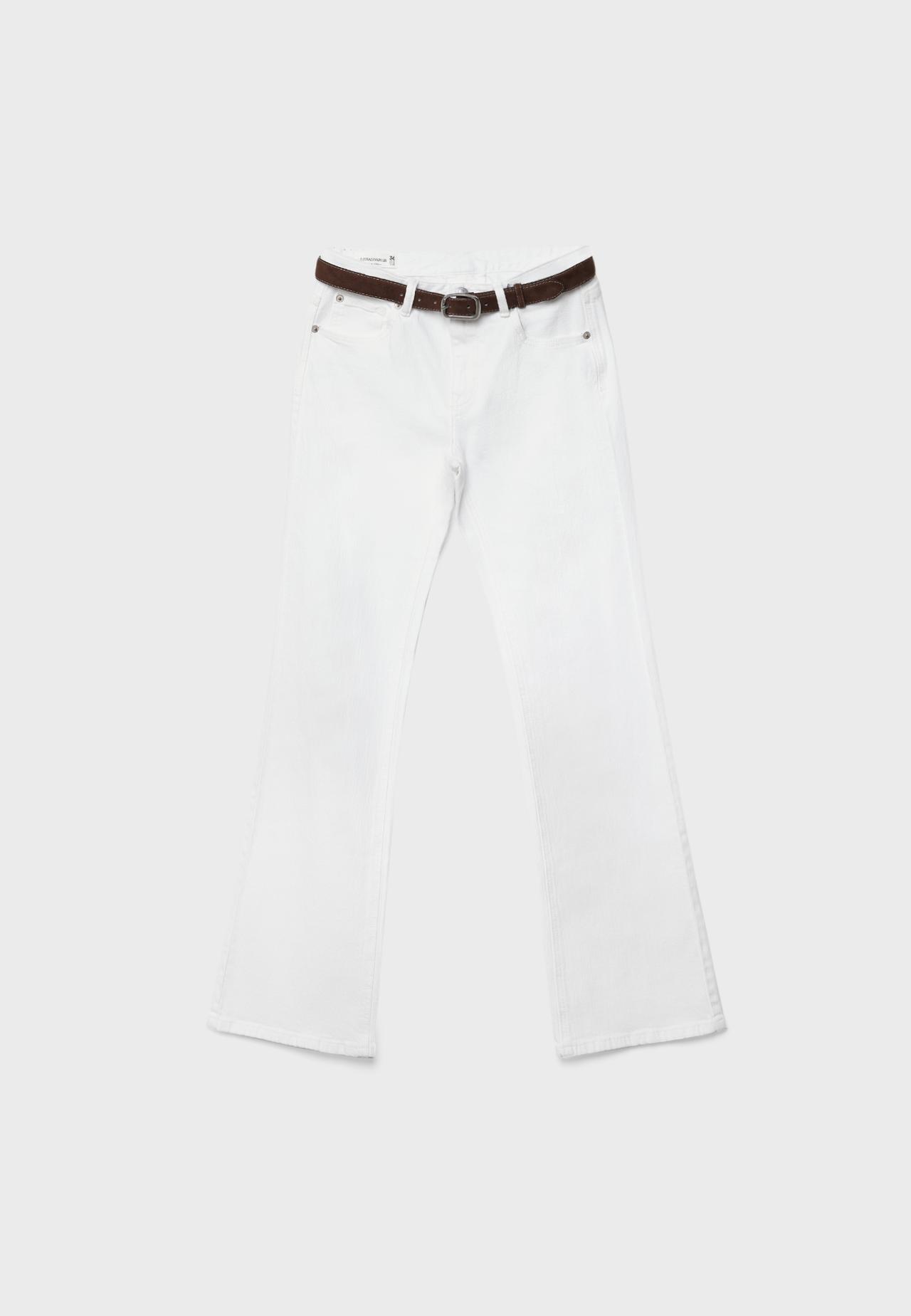 D68 boot-cut jeans with belt — White