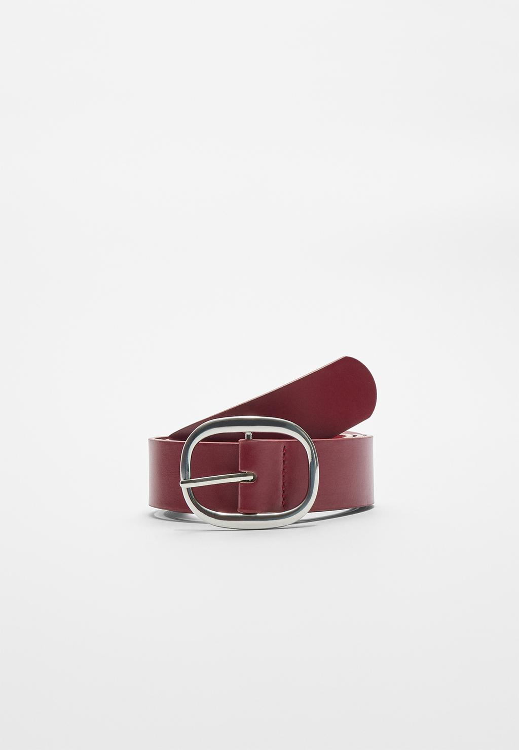 Belt with oval buckle