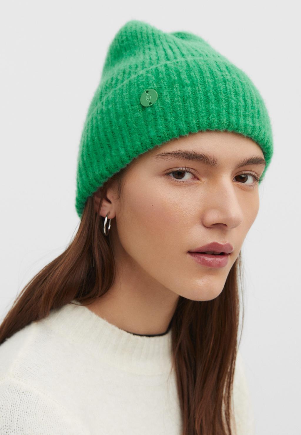 Bonnet côtelé à écusson