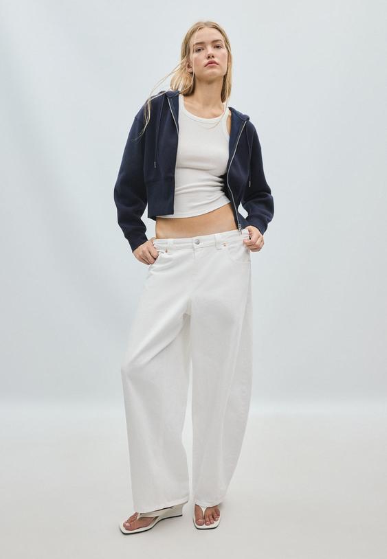 sweatshirt com capuz e fecho de correr