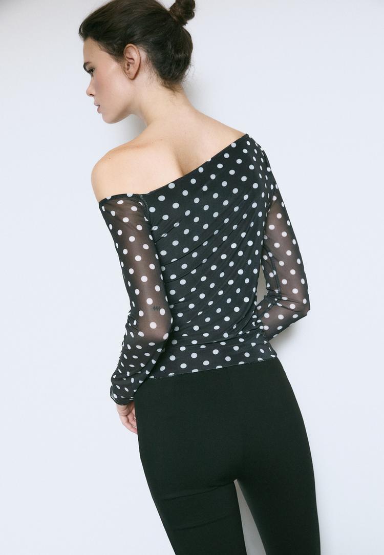 camiseta asimetrica tul estampado