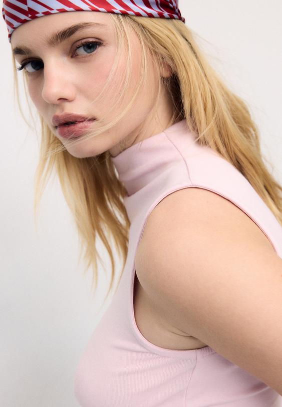 dik yaka kolsuz t shirt