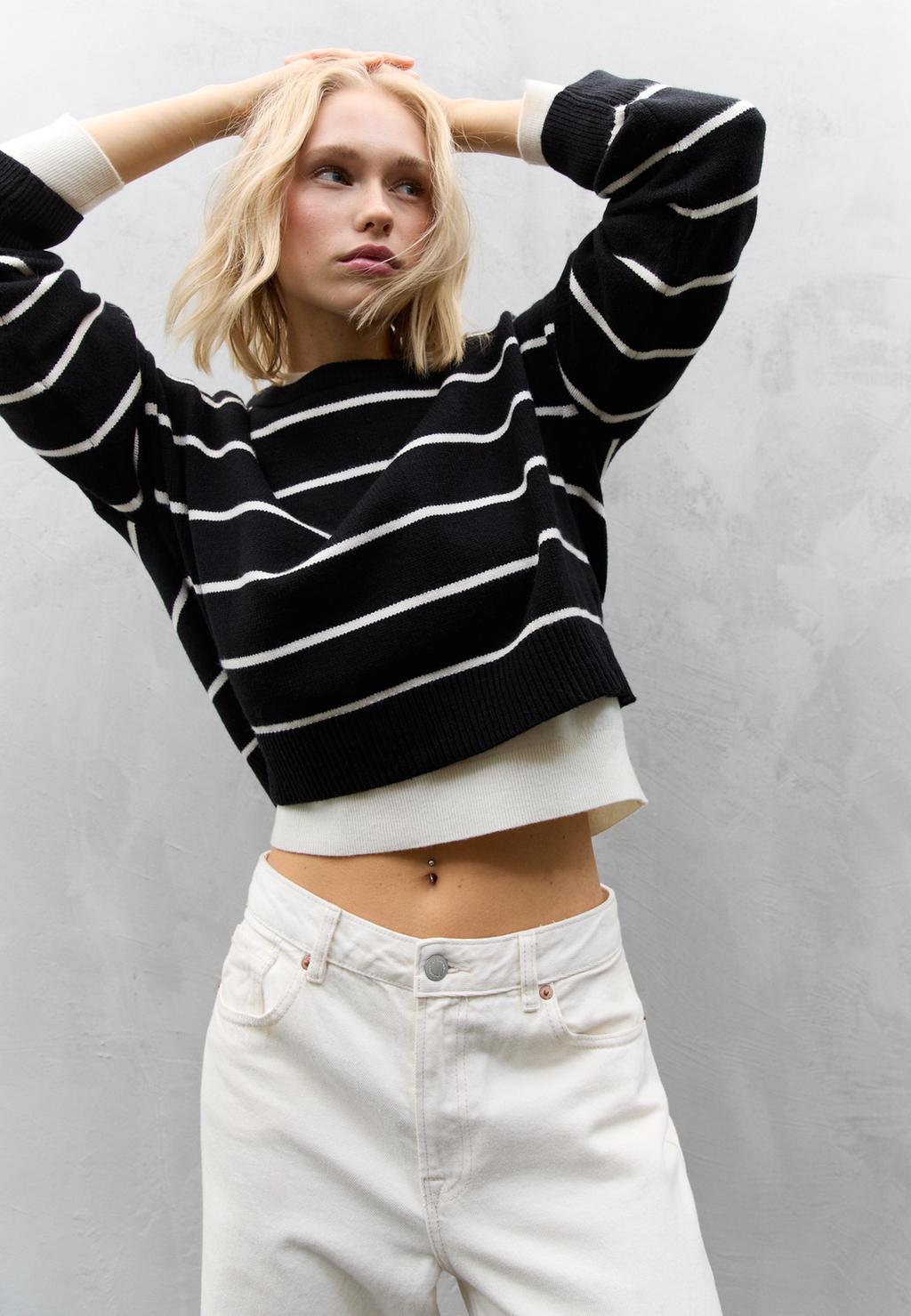 Gestreifter Crop-Strickpullover
