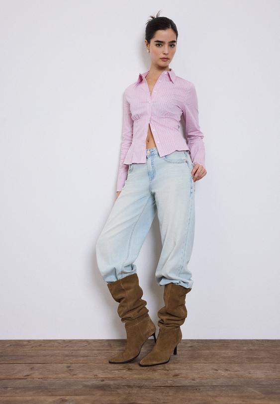 camicia aderente sotto il petto