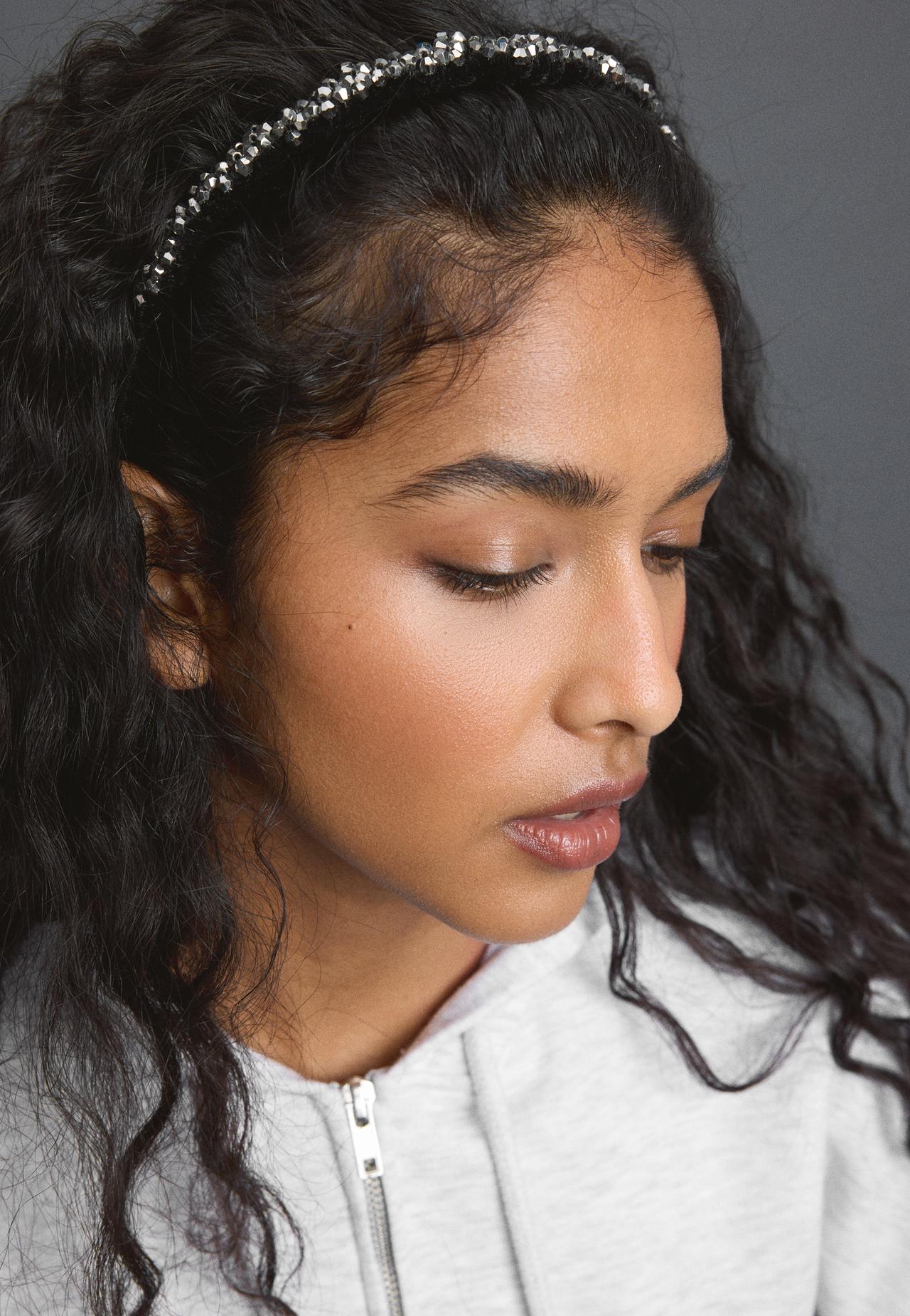 Rigid shimmery headband — Grey
