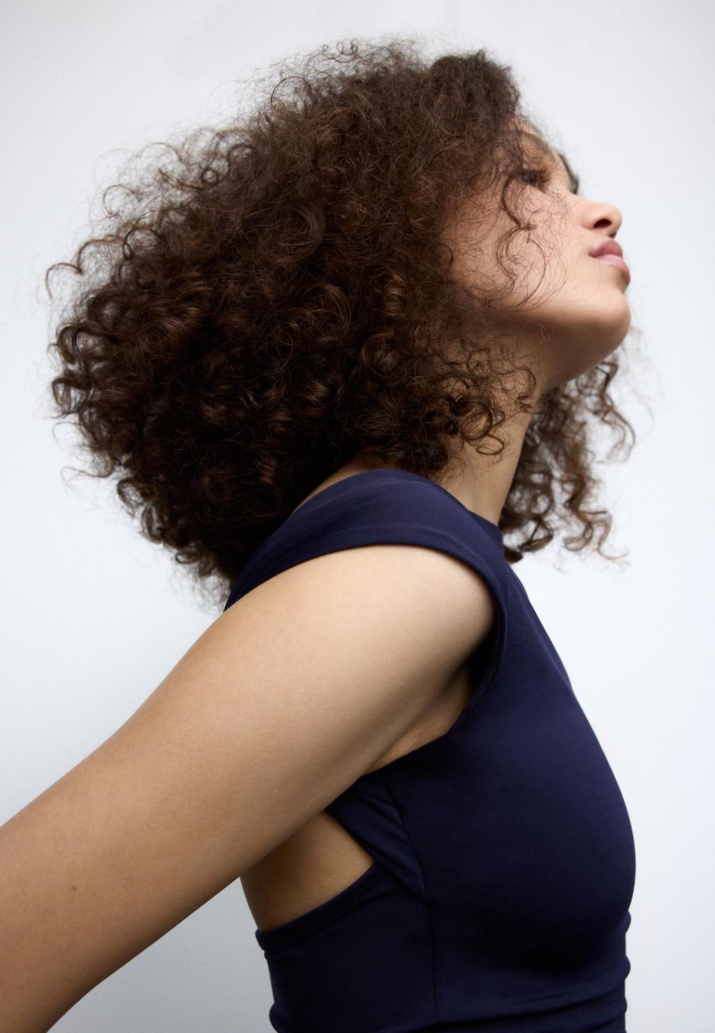 T-Shirt mit freiem Rücken