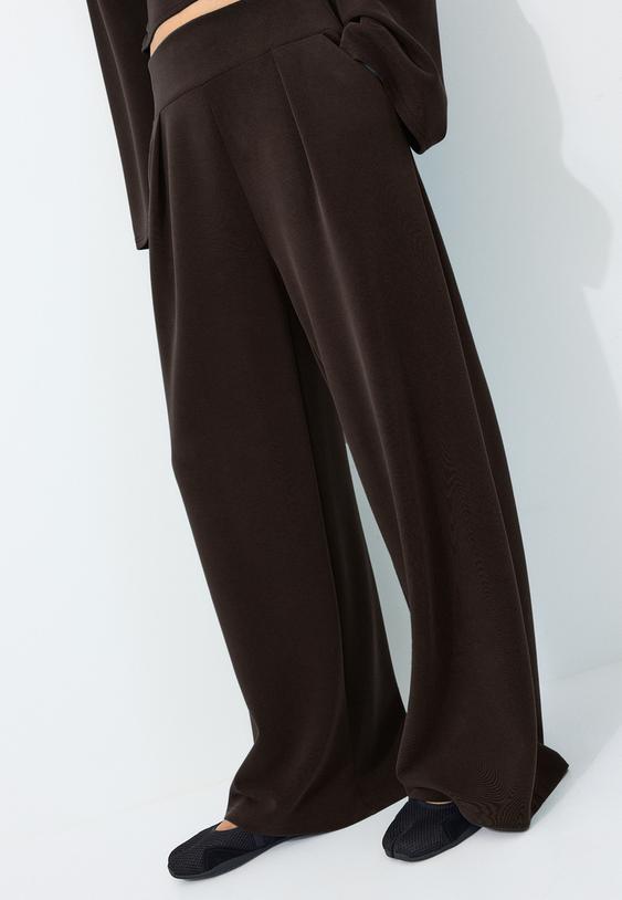 Stradivarius Soft-Touch Wide-Leg Trousers With Darts Brown S