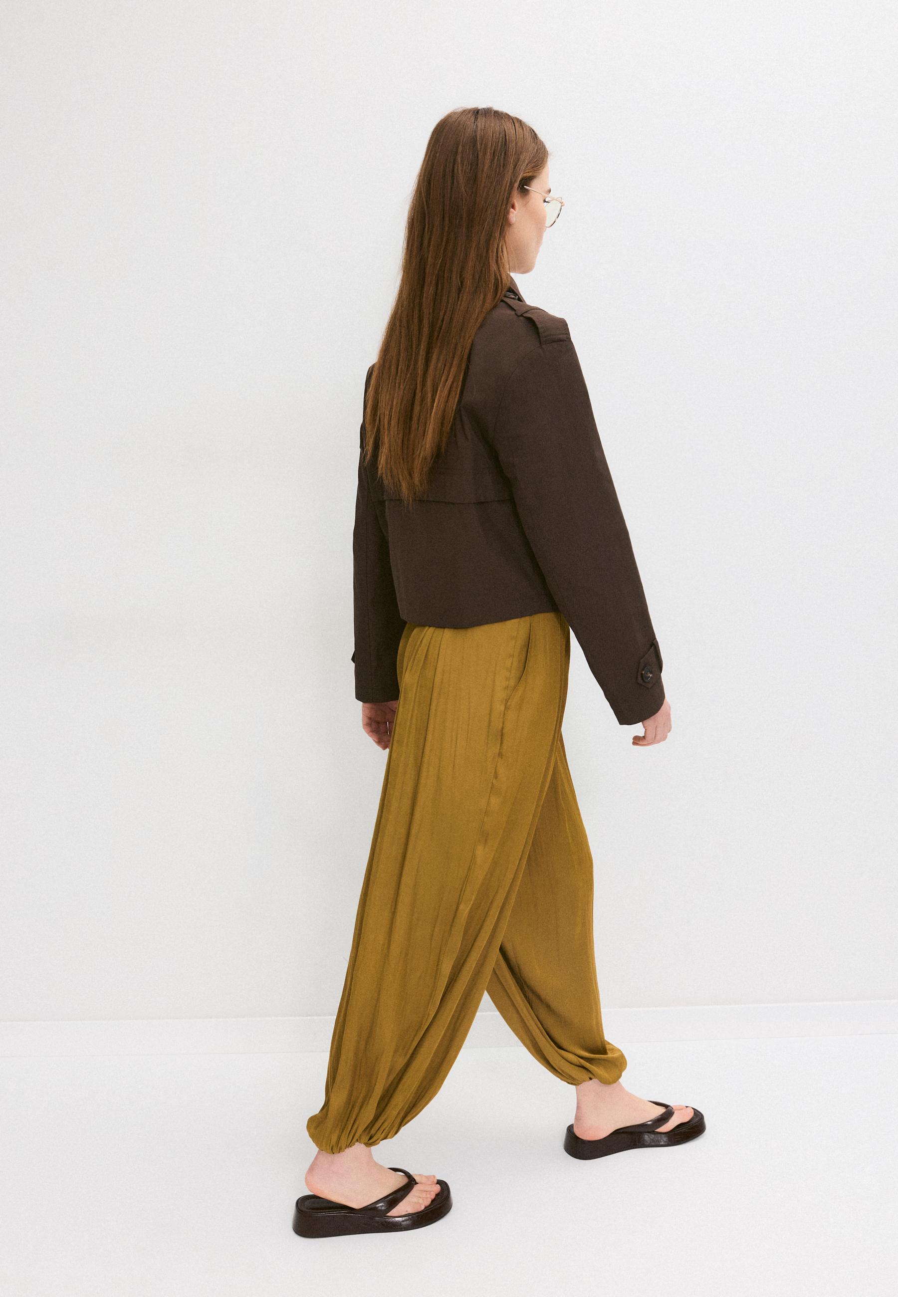 Short double-breasted trench coat — Brown
