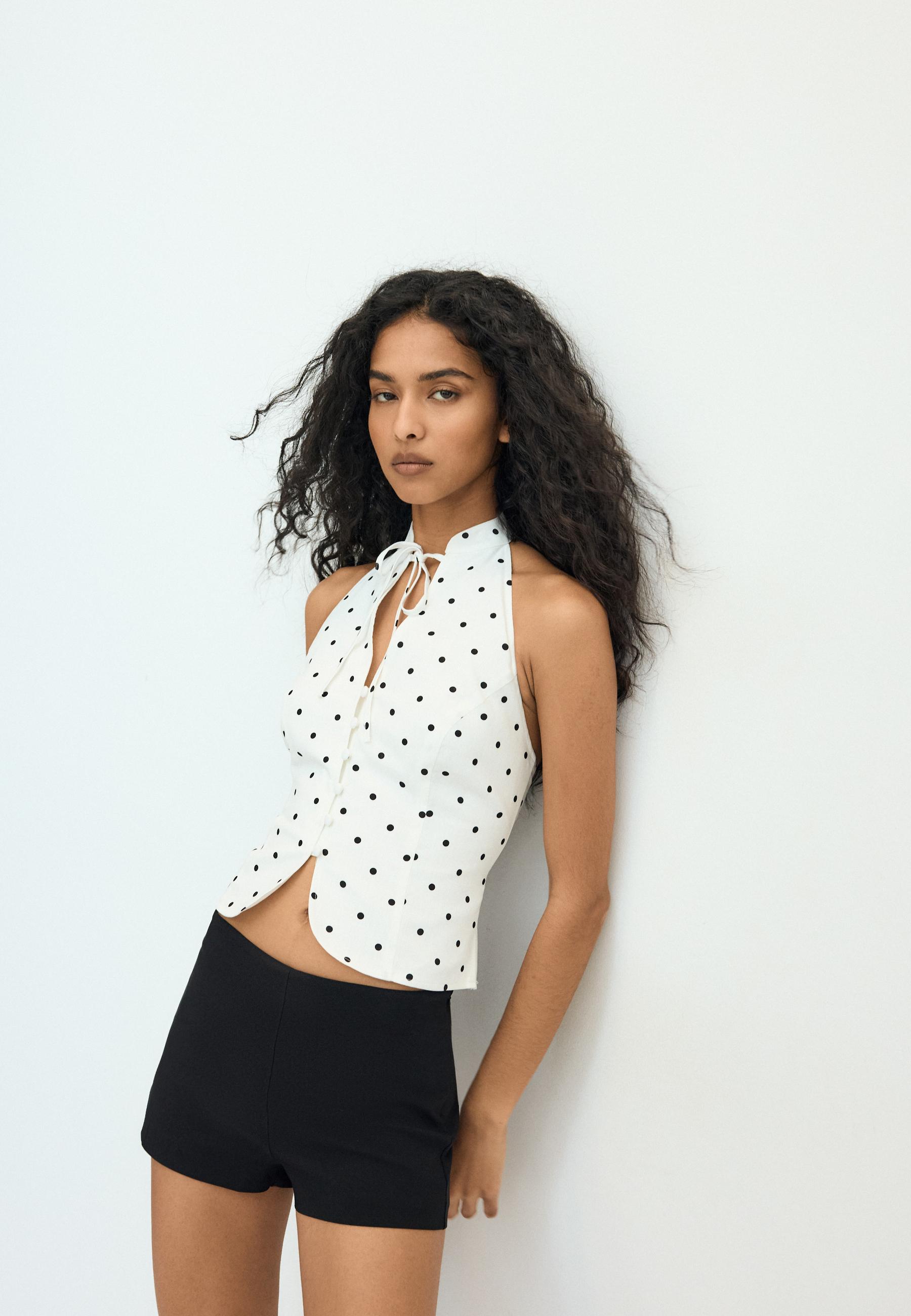 Polka dot print fitted halter top — Ecru