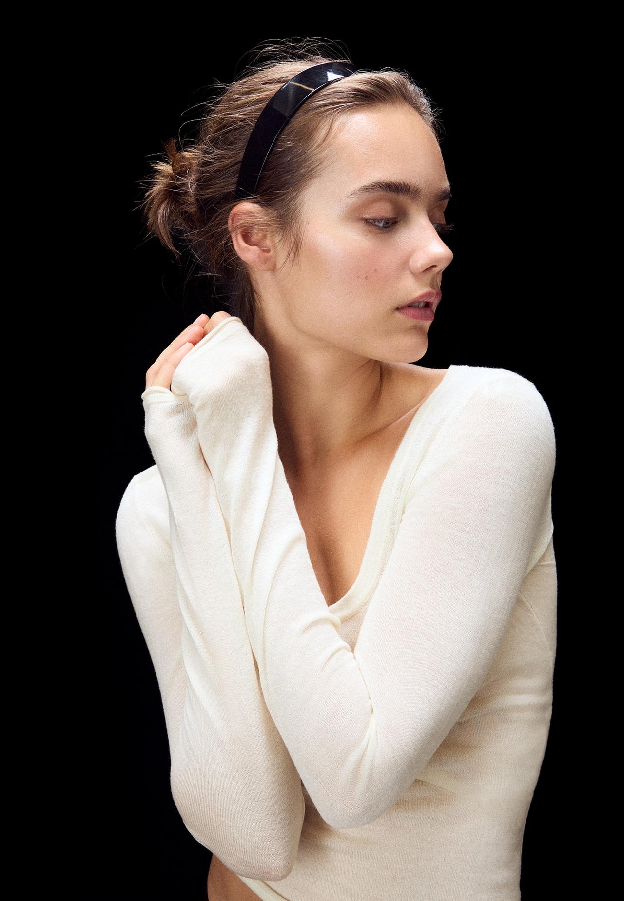 Basic wool and silk round neck jumper — Vanilla