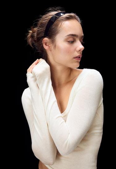 Basic wool and silk round neck jumper — Vanilla 2