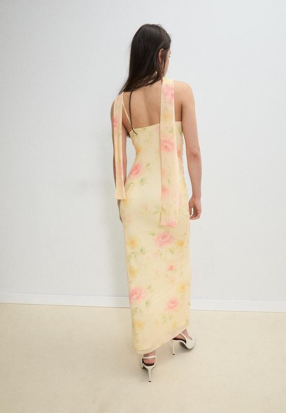 Рокля Със Средна Дължина От Тюл И Шал