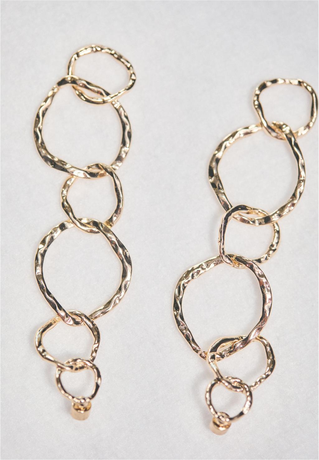 Boucles d’oreilles longues avec cercles texturés