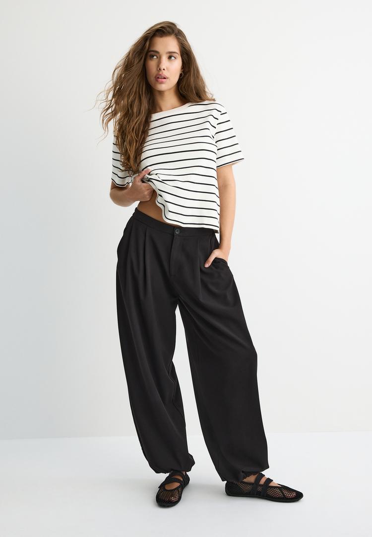 Stradivarius Βασικό T-Shirt Regular Fit Heavy Weight Με Ρίγες Εκρού Xxs