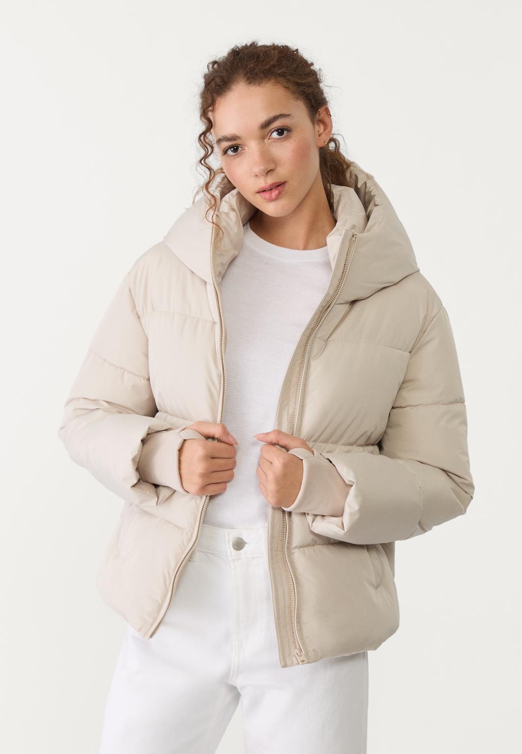 Puffer jacket with hood