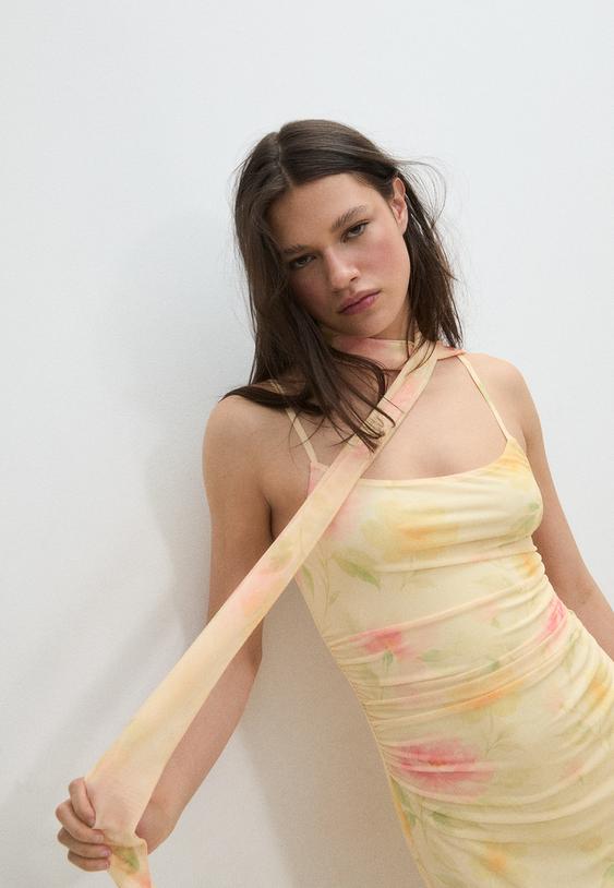 Рокля Със Средна Дължина От Тюл И Шал