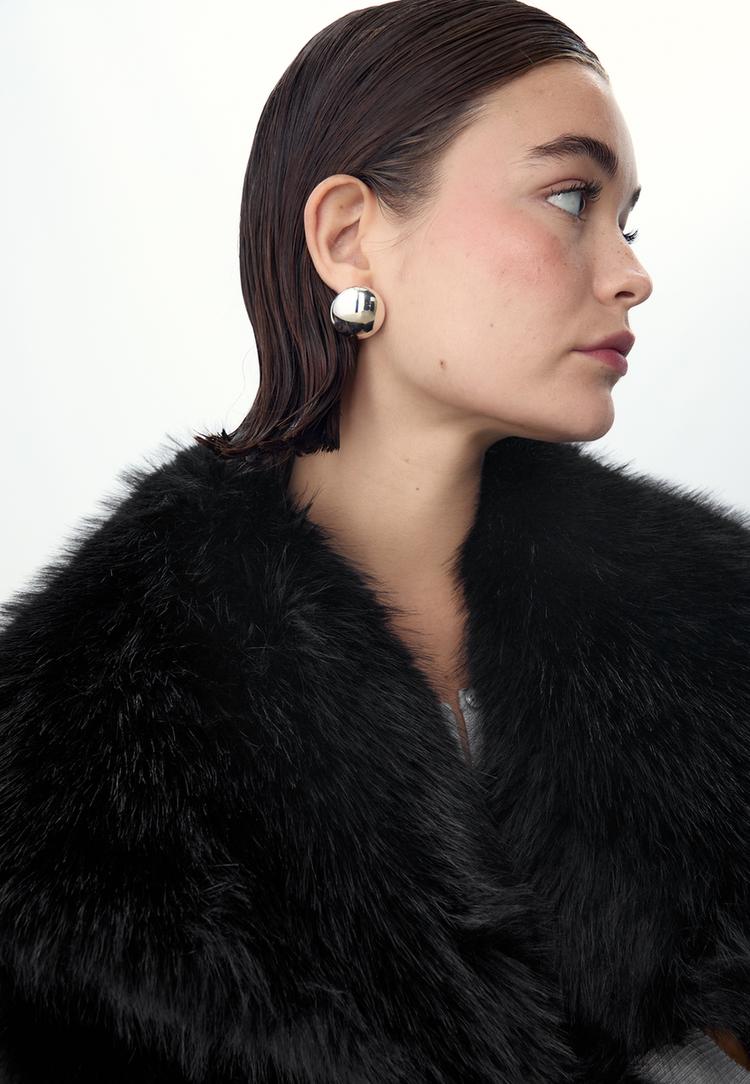 kurze-jacke-mit-kunstfell