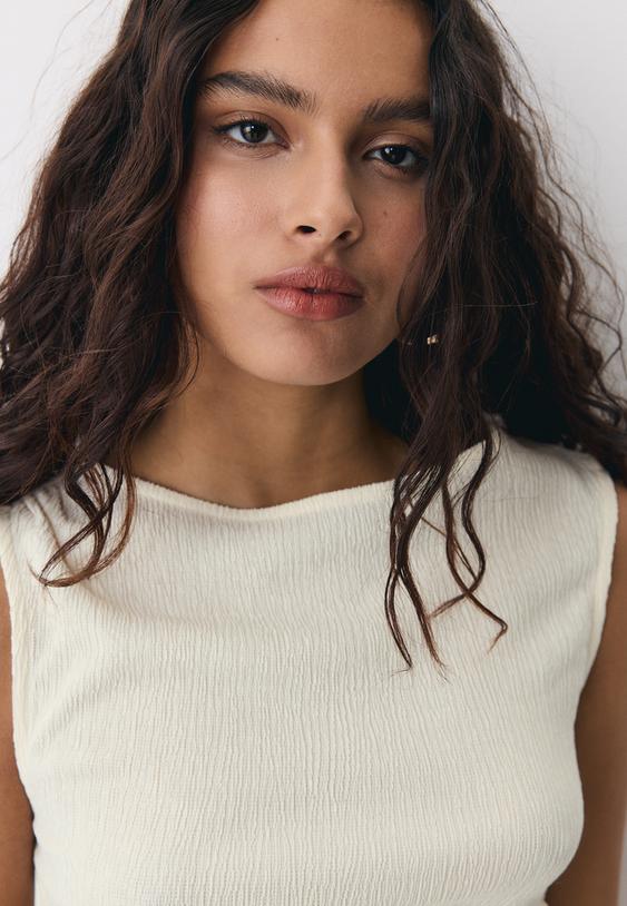 Stradivarius Gathered Texture T-Shirt Vanilla M