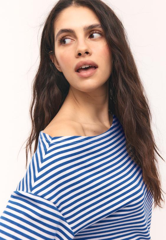 sweat doux au toucher a epaule denudee