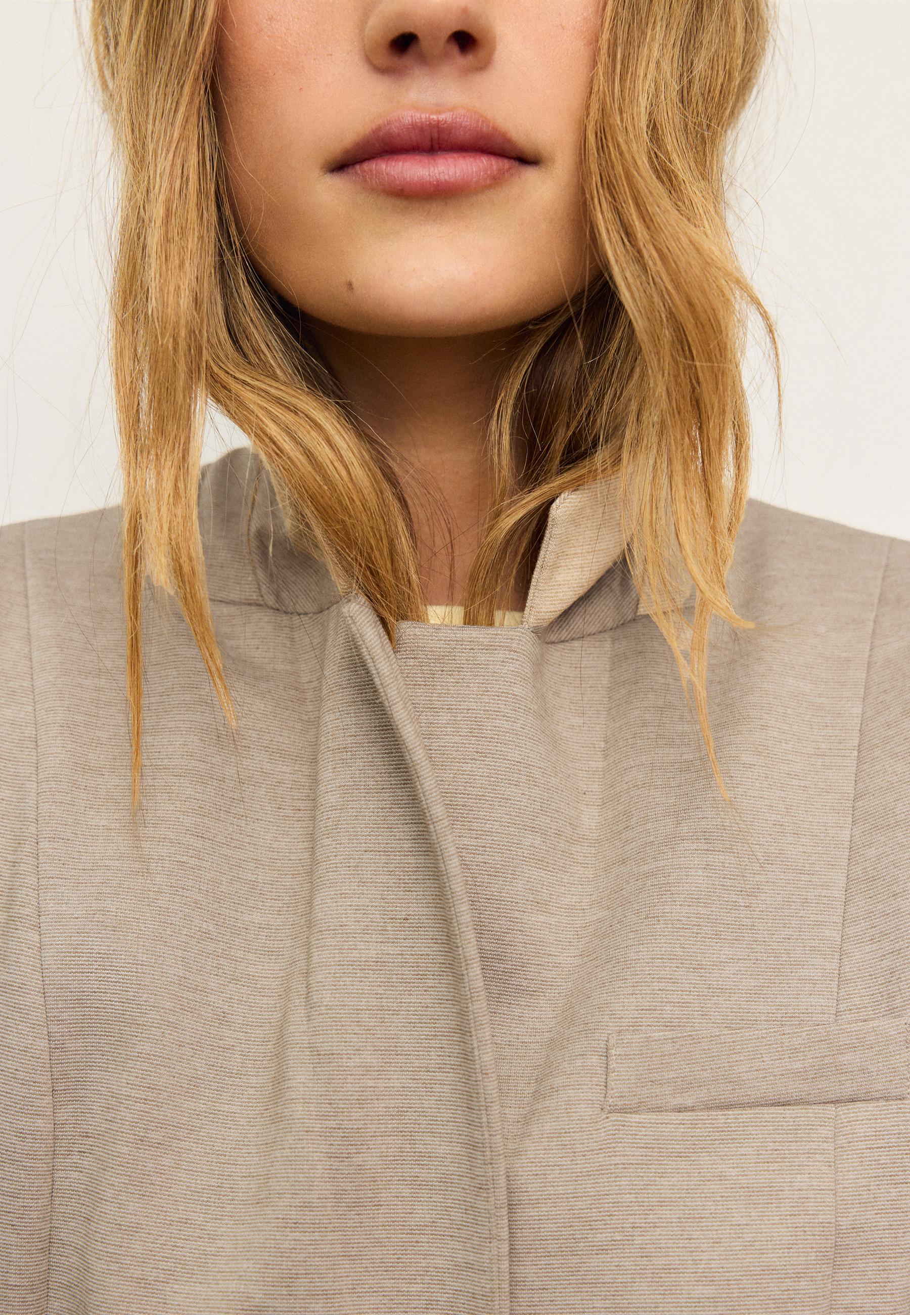 Basic knit blazer — Ecru
