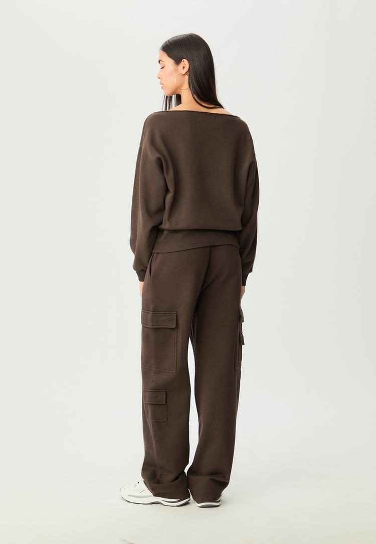 sweatshirt-mit-bateau-ausschnitt-und-print