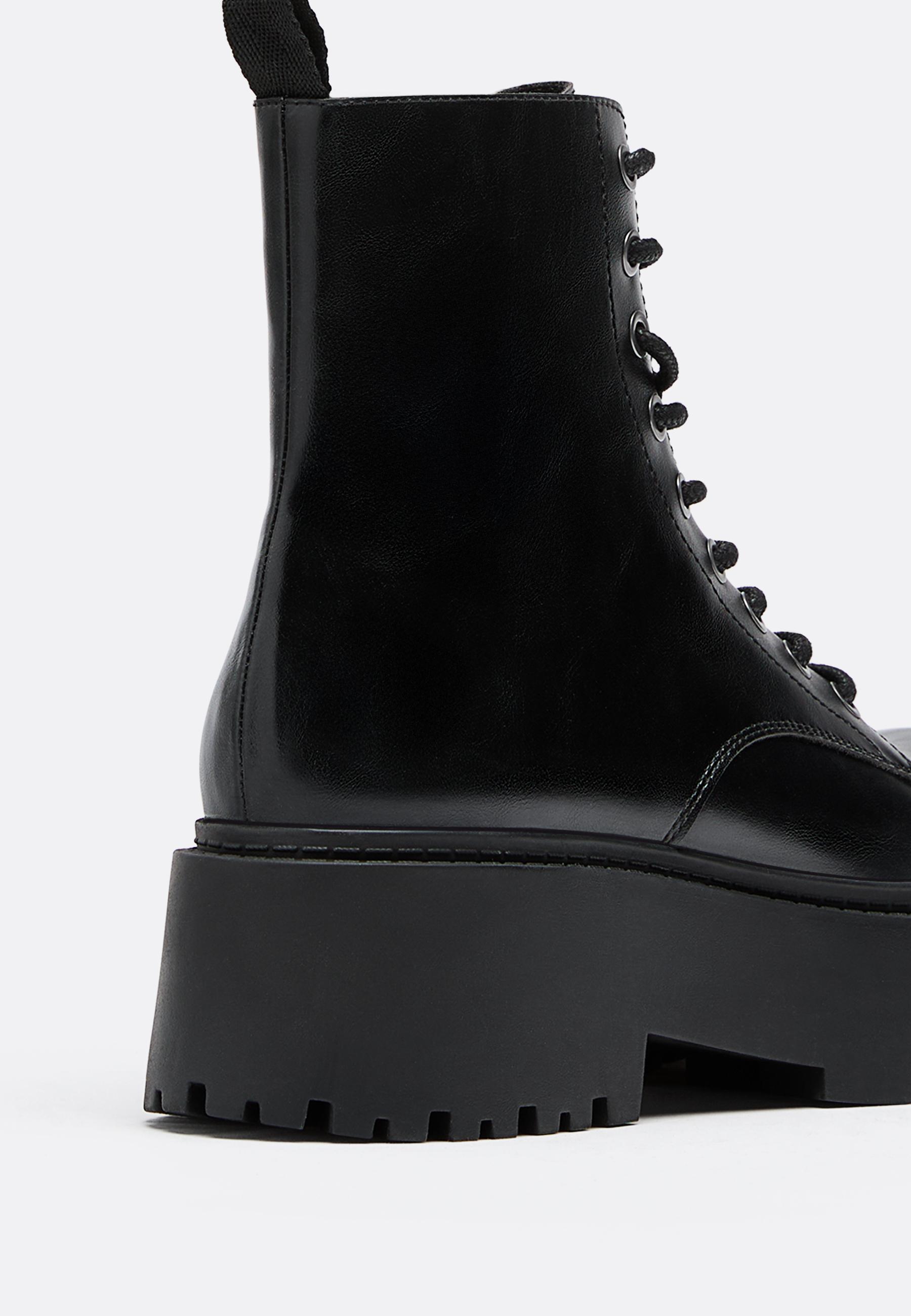 Flat lace-up ankle boots — BLACK