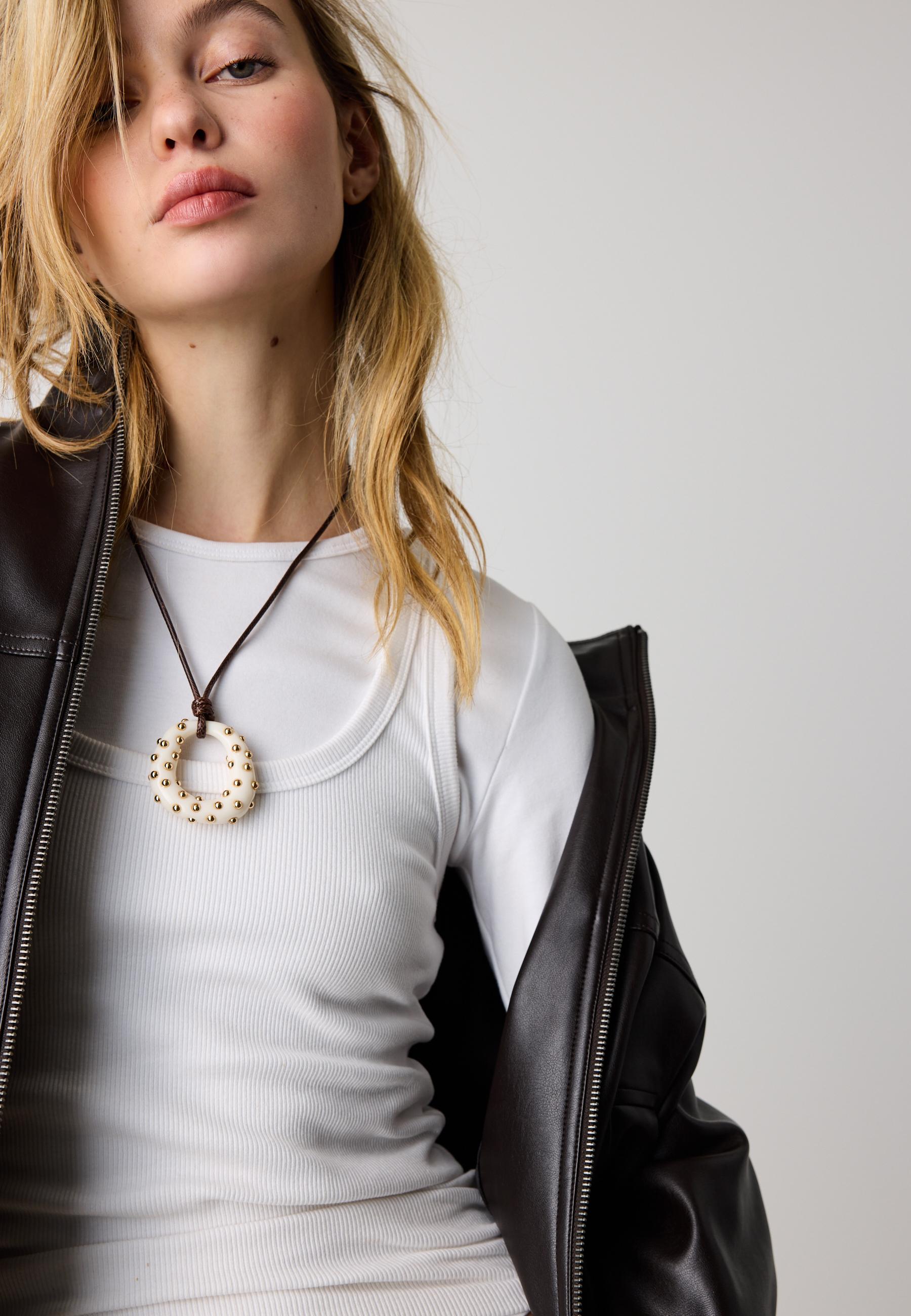 Cord necklace with charm — Ecru