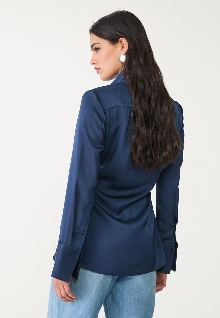 camicia in satin effetto arricciato