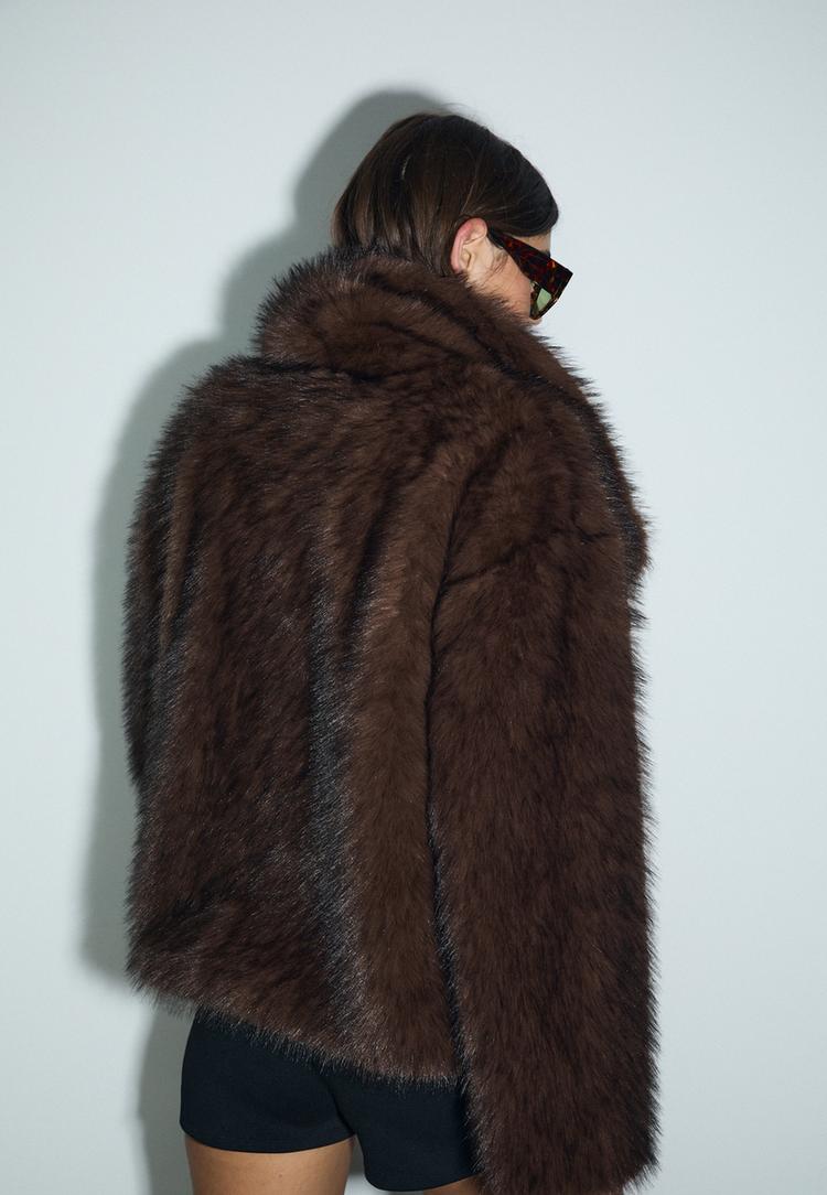 cazadora corta efecto pelo