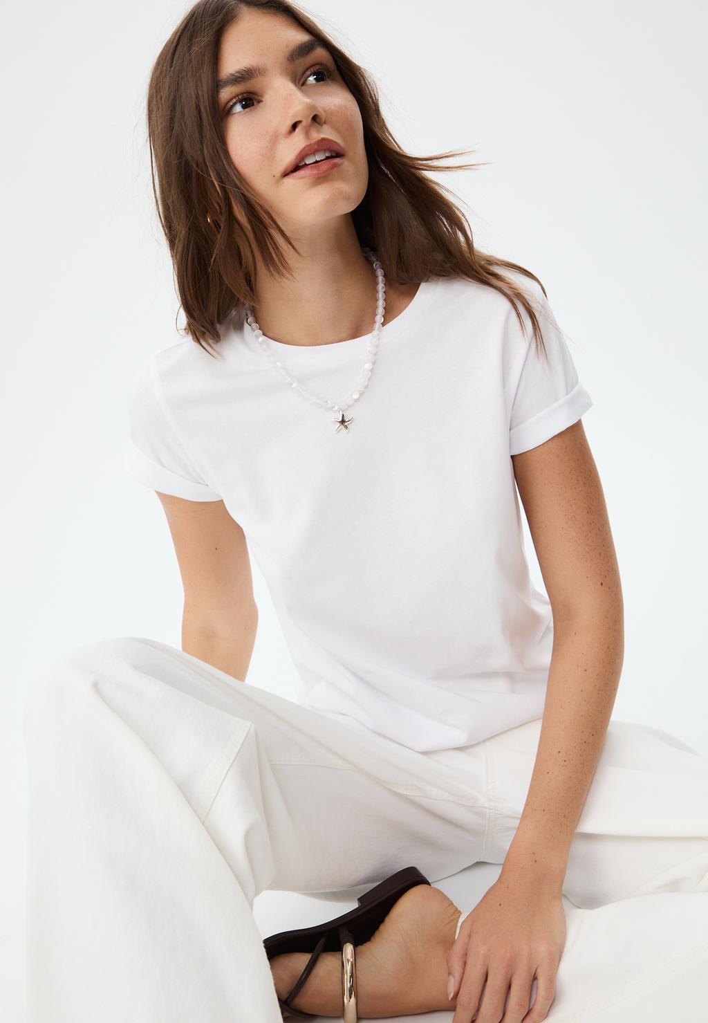 Camiseta básica regular fit cuello redondo